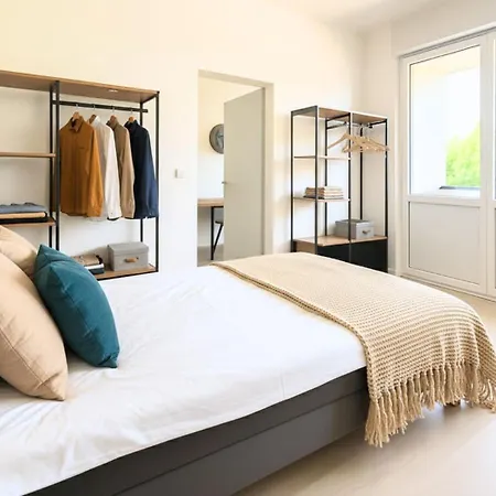 Modernes 2-raum Fuer 4 Personen Mit Balkon, Vollausgestatteter Kueche Und Balkon * Halle (Saale)