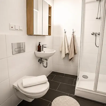 Ideal Fuer Geschaeftsreisen & Monteure - 2 Raeume Fuer 4 Pers, Einzelbetten, Kueche, Balkon, Wama * Halle (Saale)